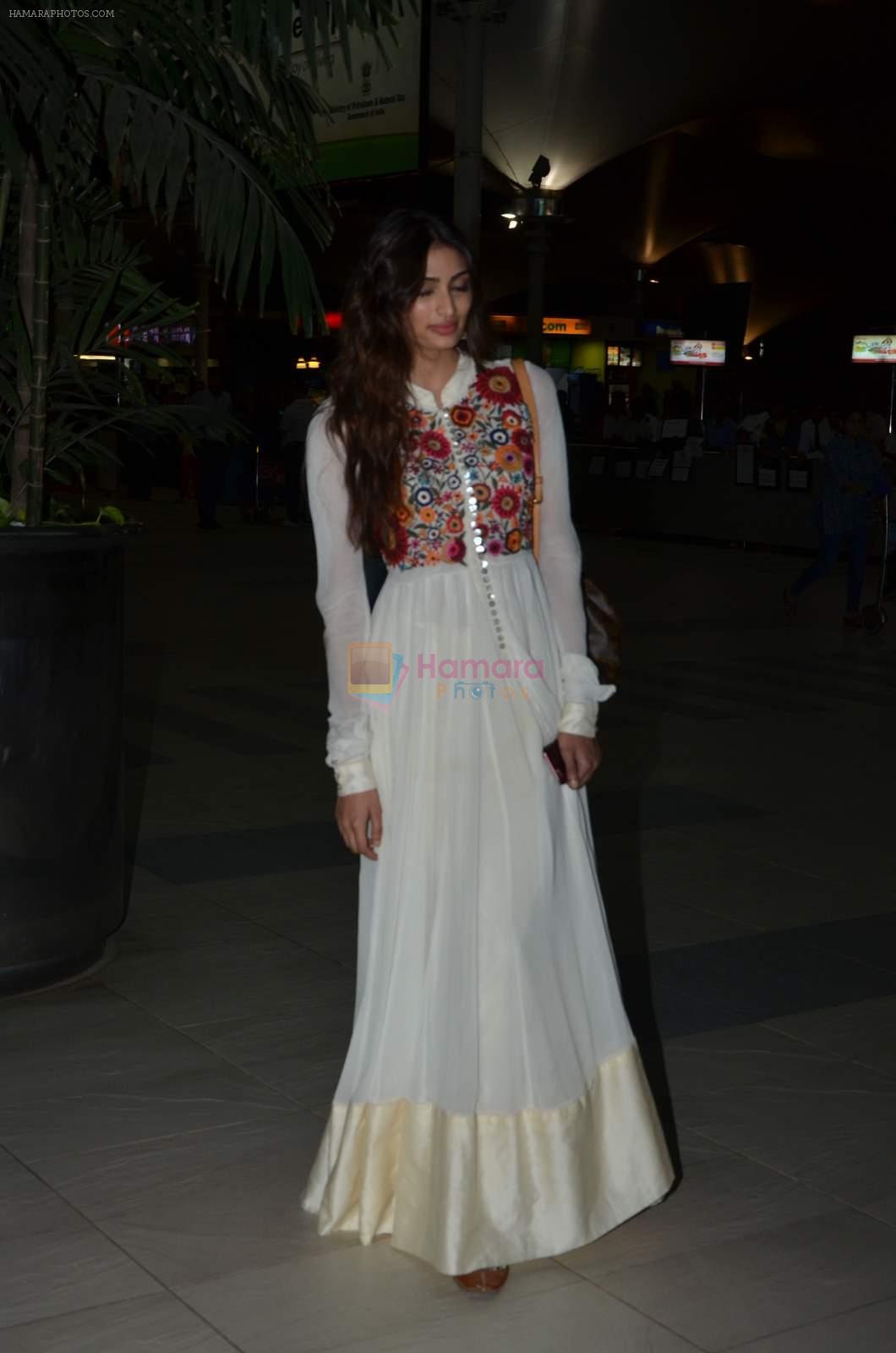 Athiya Shetty snapped at airport on 27th Aug 2015