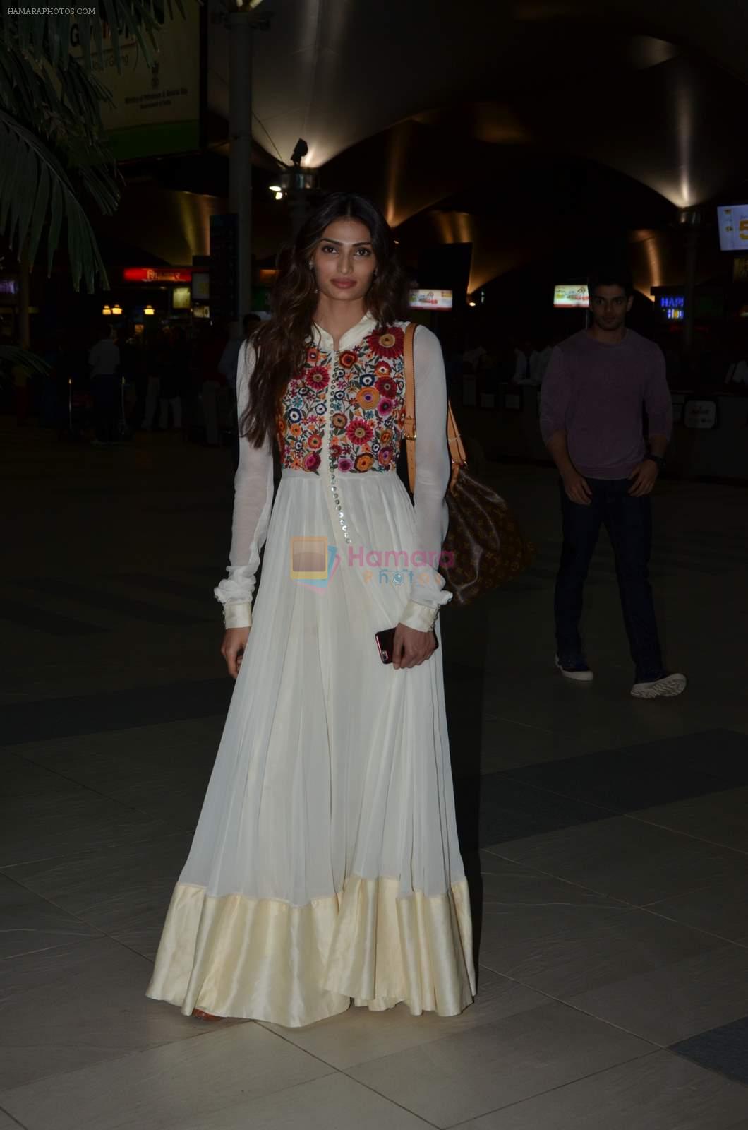 Athiya Shetty snapped at airport on 27th Aug 2015