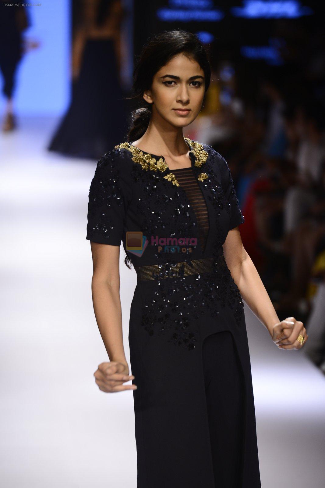 Model walks for Ridhi Mehra Show at LIFW Day 5 on 29th Aug 2015