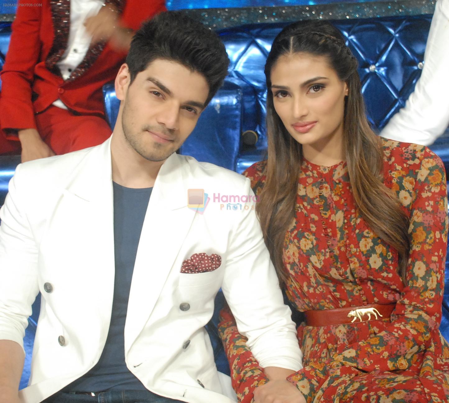 Athiya and Suraj onsets of DID 5 to promote thier movie Hero