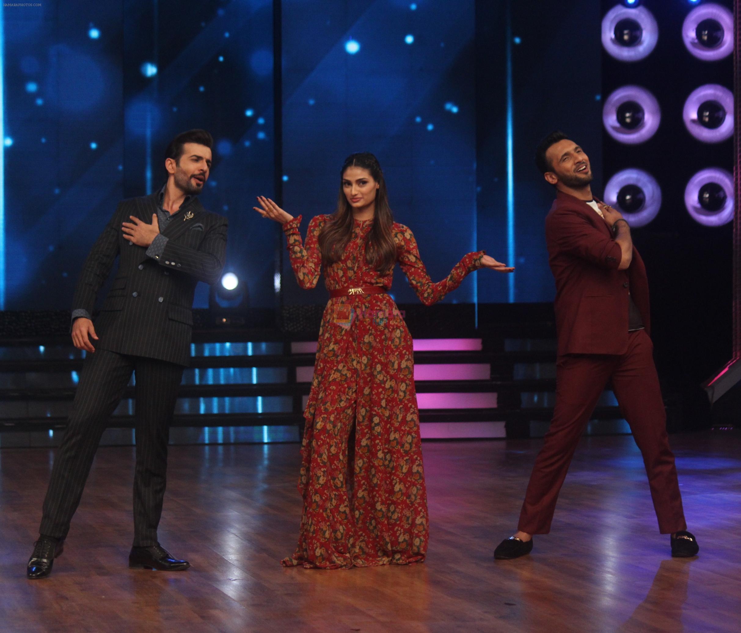 Athiya shakes a leg with Host Jay and Master Punit on the sets of DID 5