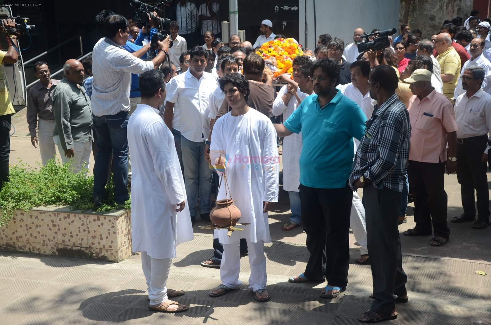 at aadesh shrivastava funeral in Mumbai on 5th Sept 2015