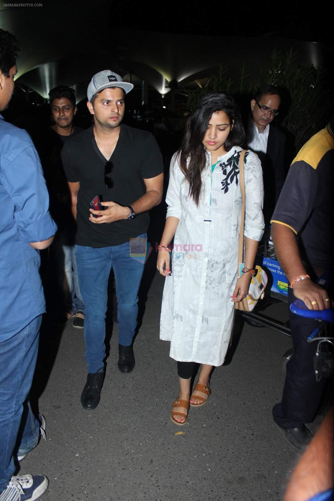 suresh raina snapped at airport  on 5th Sept 2015