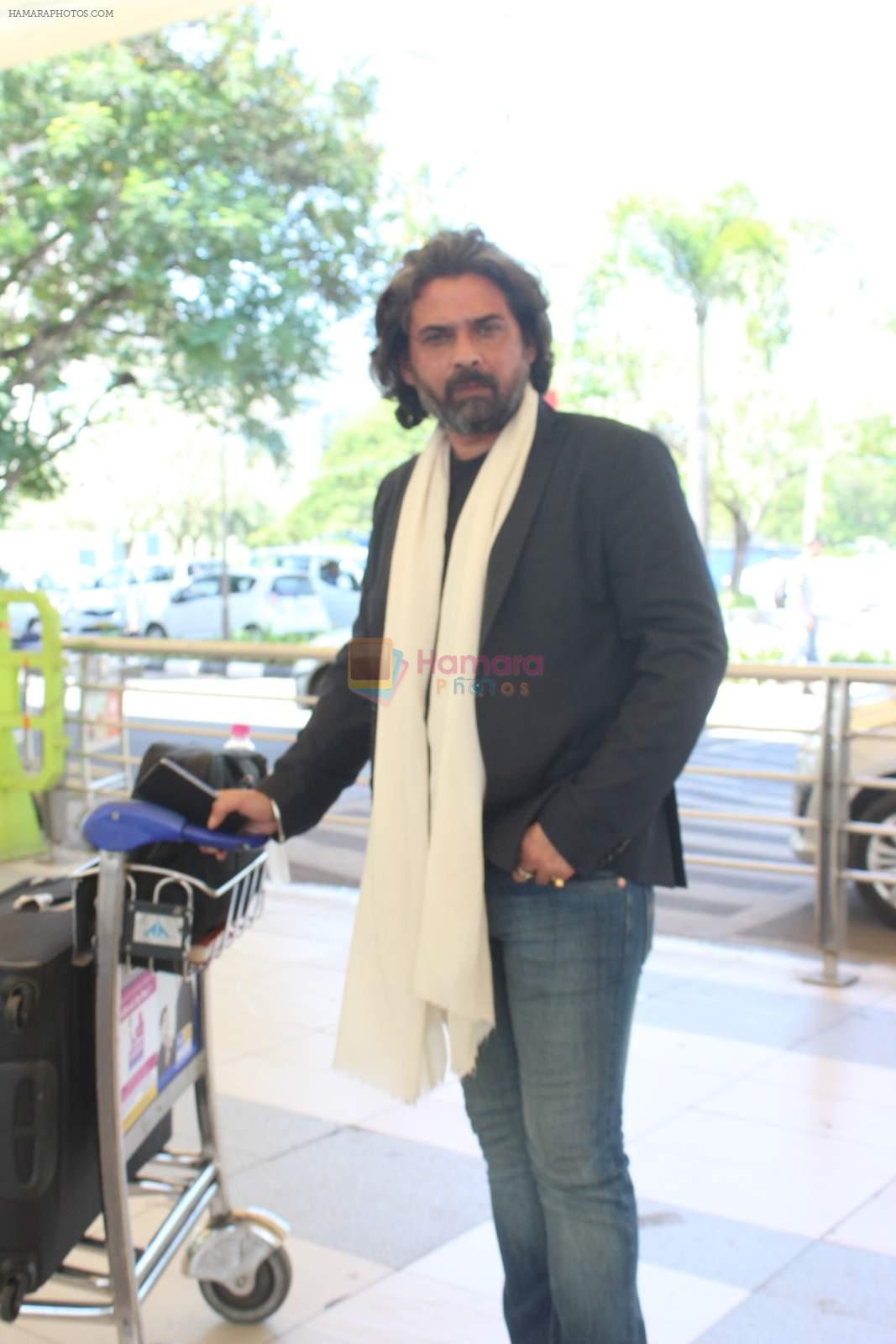 snapped at airport in Mumbai on 7th Sept 2015
