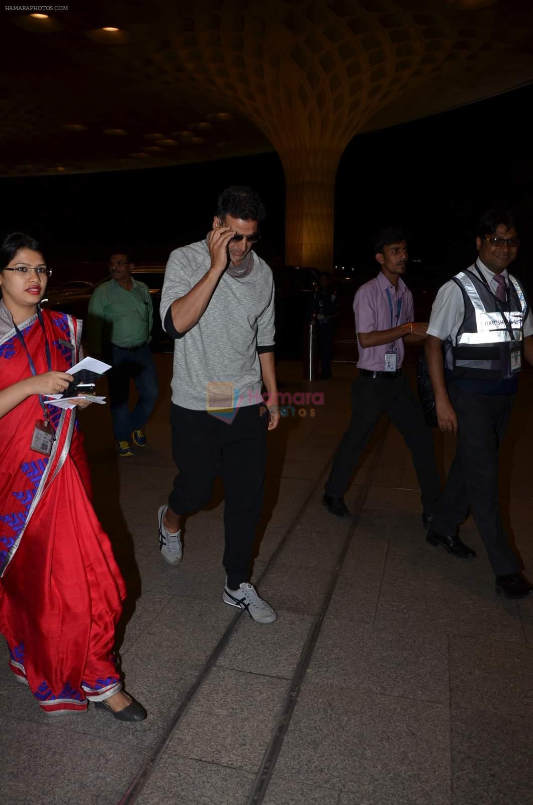 Akshay Kumar snapped at international airport on 9th Sept 2015