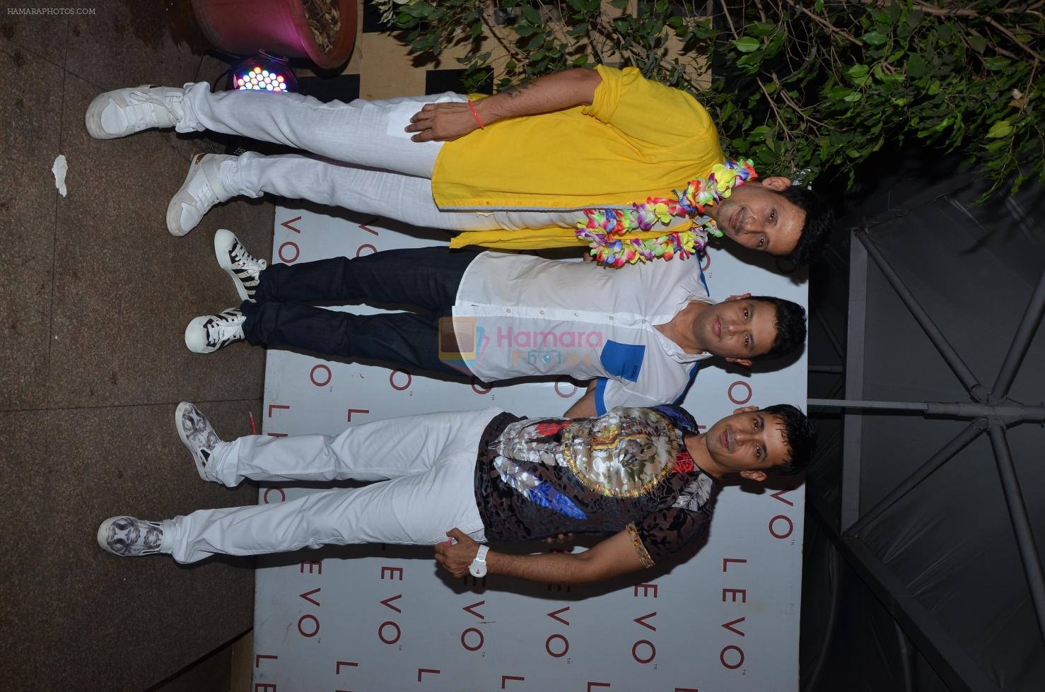 Manmeet, Bhushan Kumar & Harmeet at Manmeet's Birthday party in Levo Lounge