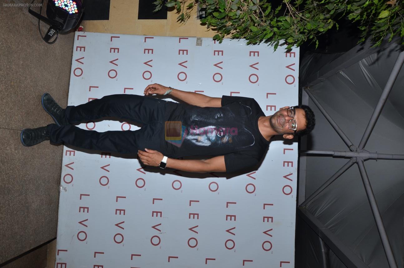 Sunil Grover at Manmeet of Meet Bros_ Birthday party in Levo Lounge