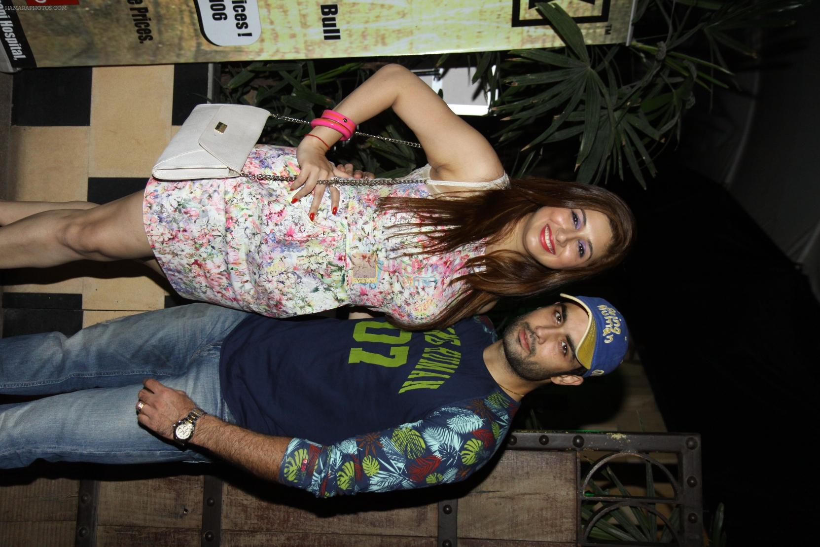 Vahbiz Dorabjee & Vivian Dsena at Manmeet of Meet Bros_ Birthday party in Levo Lounge