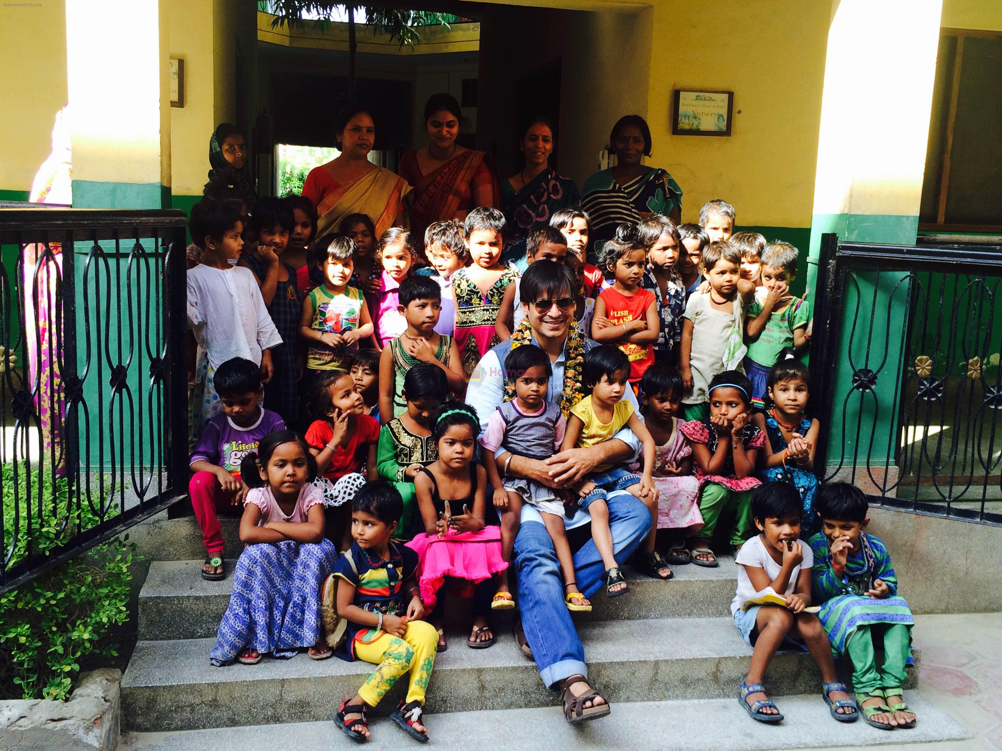 Vivek Oberoi visits his extended family in Vrindavan on 11th Sept 2015