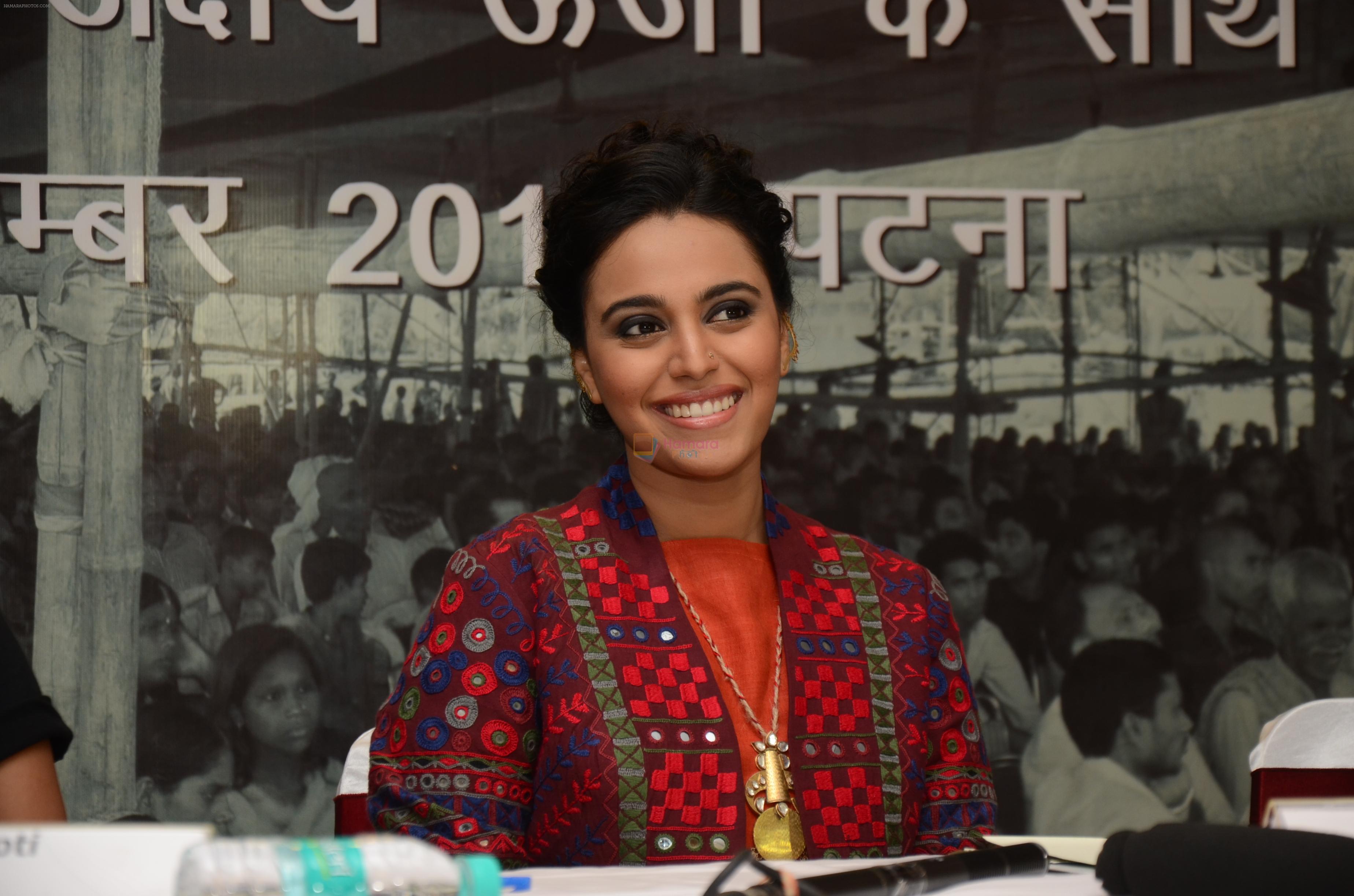 Swara Bhaskar wearing Gr and Anita Dongre jewellery for a press con in Bihar