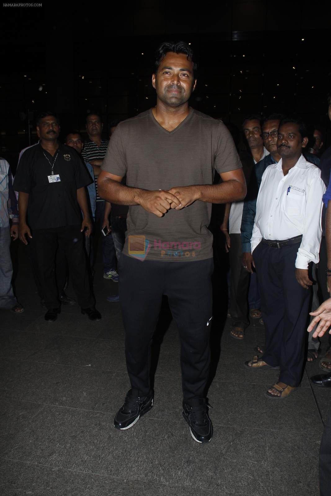 Leander paes snapped at Mumbai airport on 15th Sept 2015