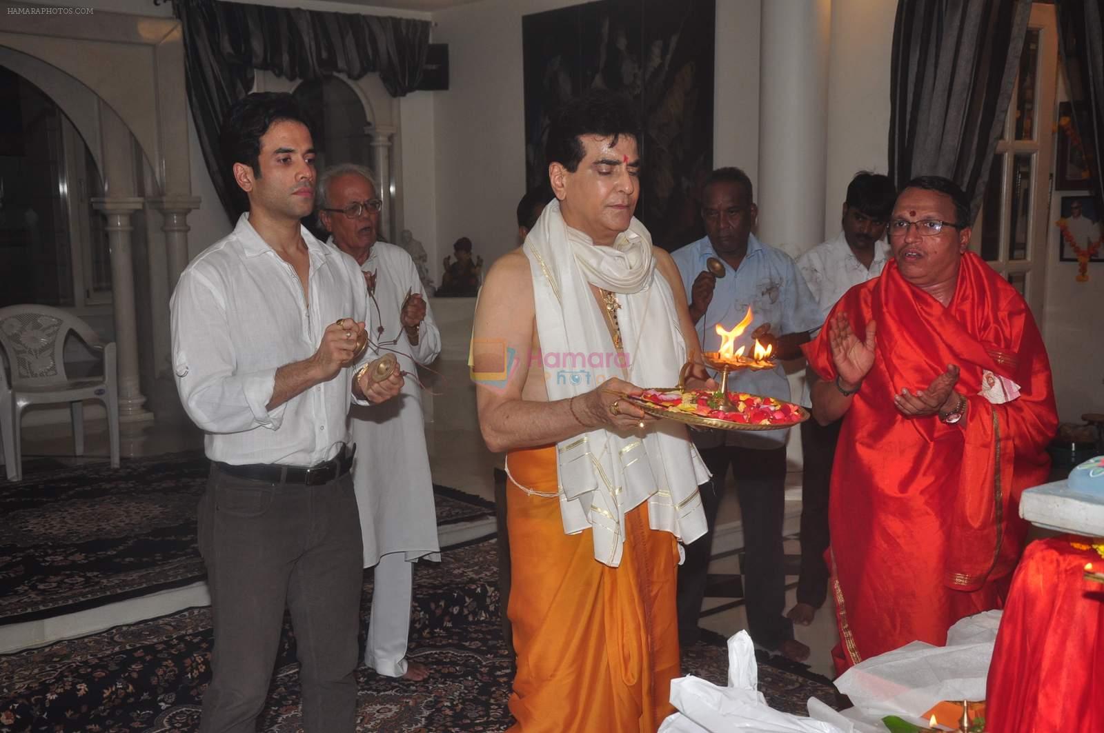 Tusshar Kapoor at Jeetendra's Ganpati celebrations on 17th Sept 2015