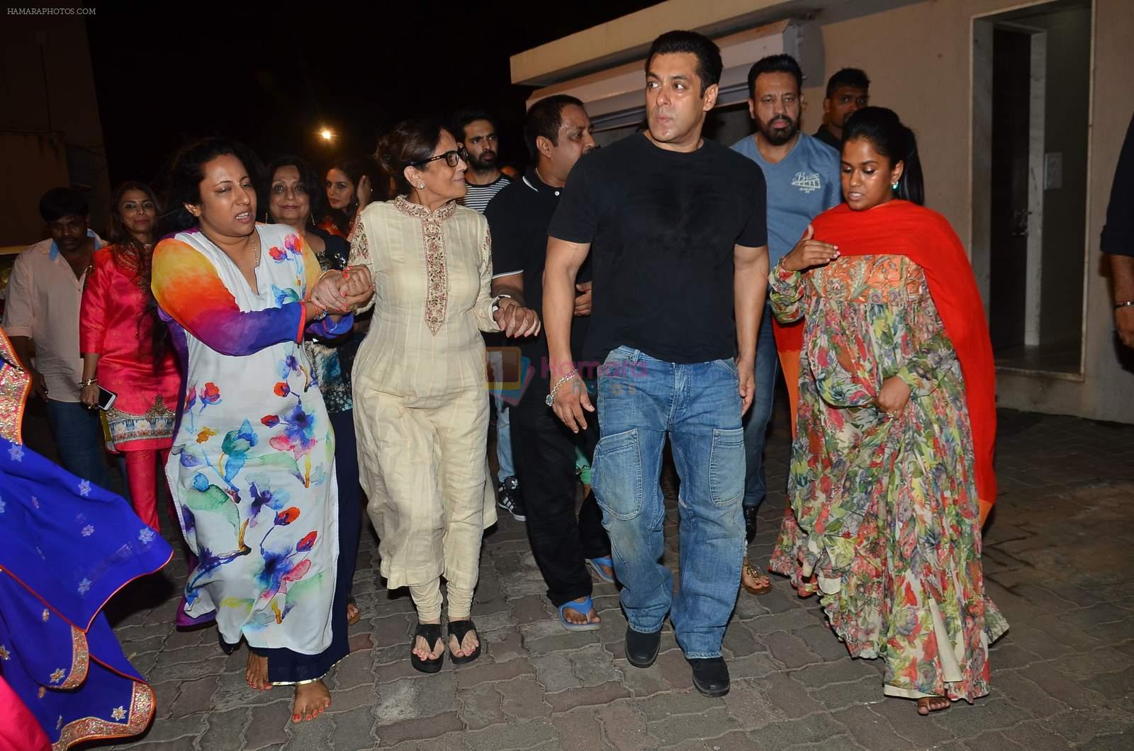 Salman Khan's Ganpati Visarjan on 18th Sept 2015