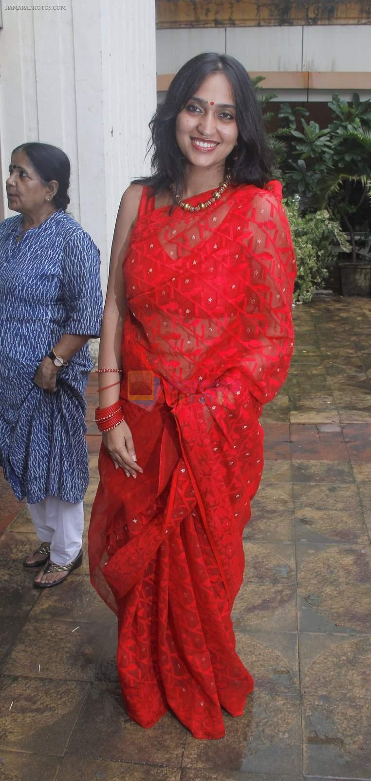 Priyanka Alva snapped at Siddhivinayak temple on 20th Sept 2015