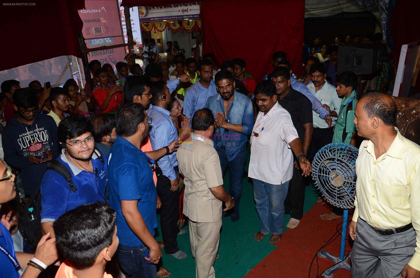 sunil shetty at chincpokli ganpati mandal in Mumbai on 23rd Sept 2015