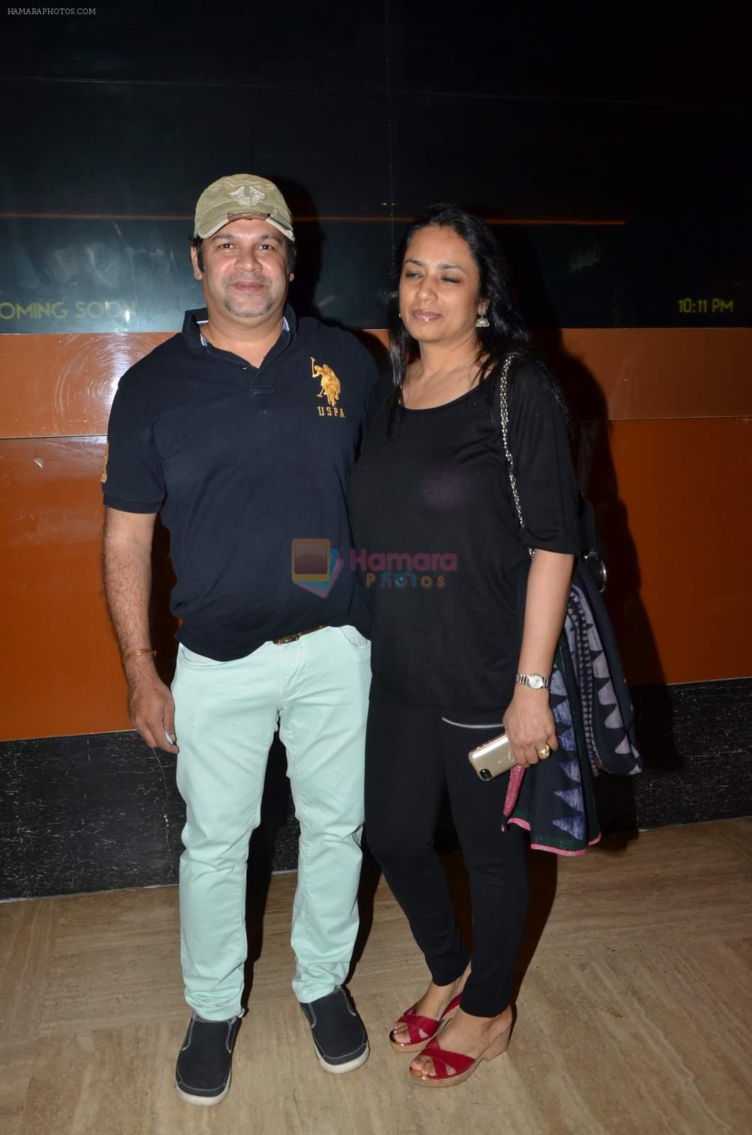Suresh Menon at Kis Kis ko Pyar Karoon screening in Mumbai on 25th Sept 2015