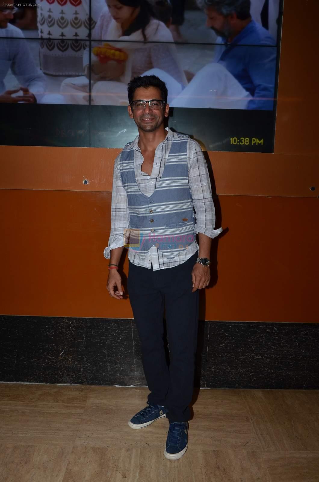 Sunil Grover at Kis Kis ko Pyar Karoon screening in Mumbai on 25th Sept 2015