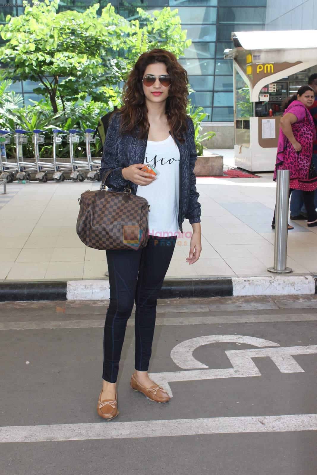 Kangana Ranaut leaves for Luknow for the HT Summit on 25th Sept 2015
