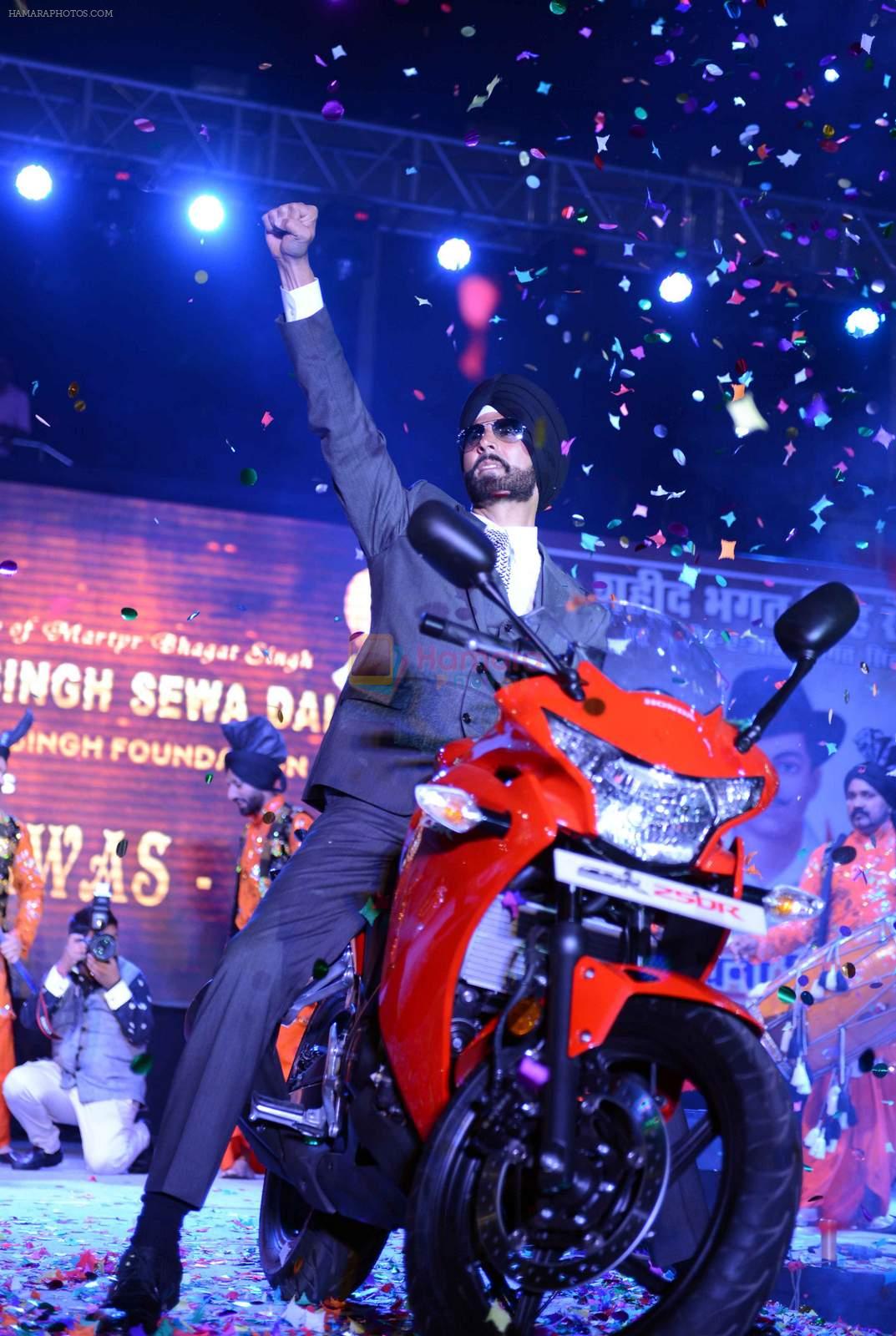Akshay Kumar at Singh is Bling promotions in Delhi on 27th Sept 2015