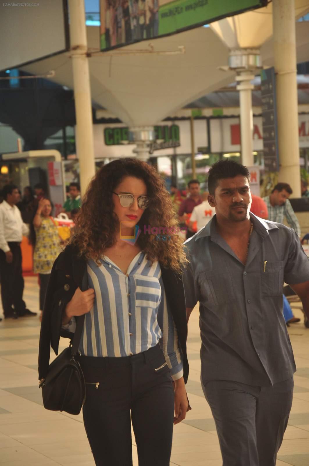 Kangana Ranaut returns from Lucknow on 27th Sept 2015