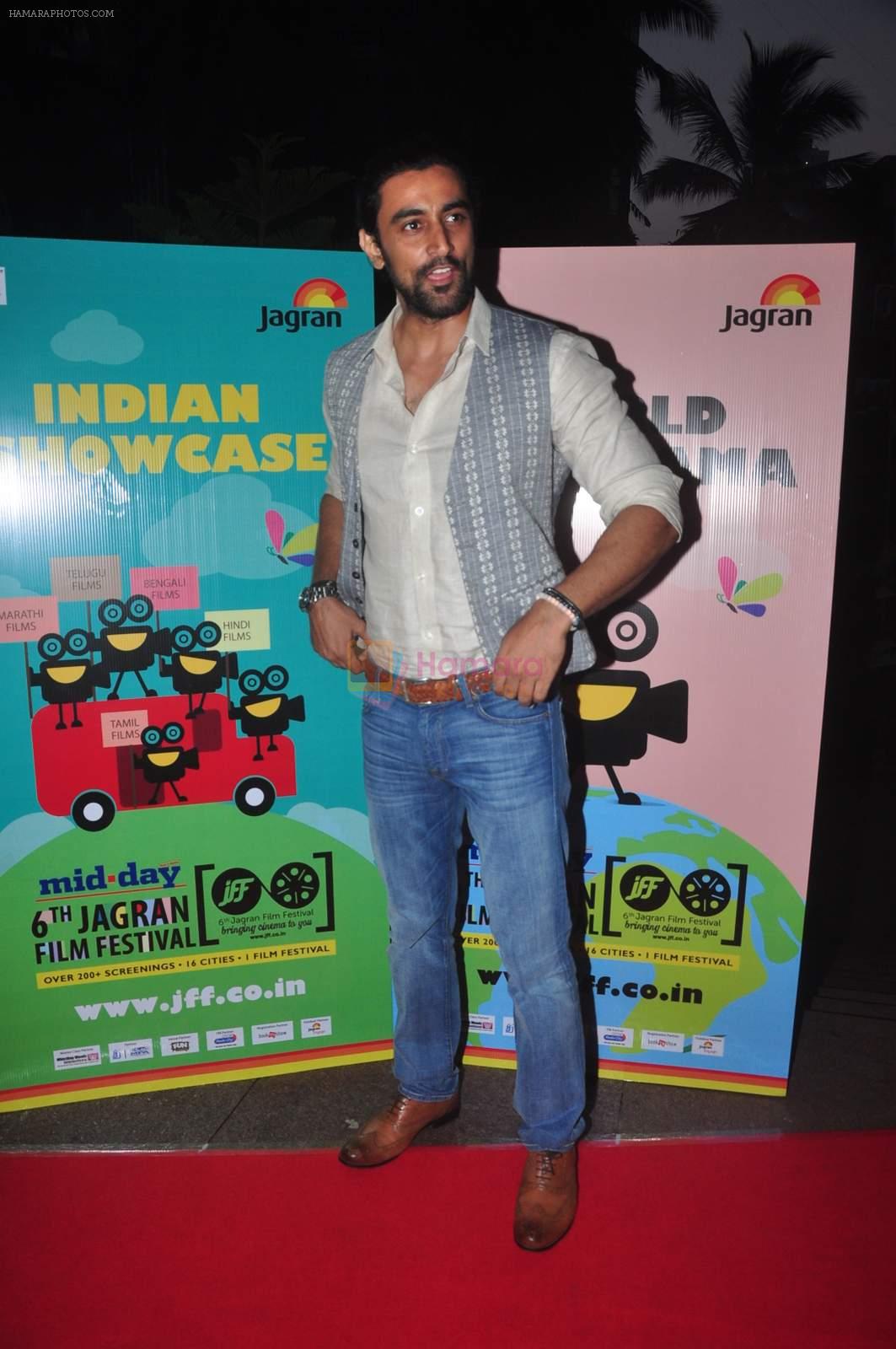 Kunal Kapoor at Jagran film fest opening in Fun on  28th Sept 2015