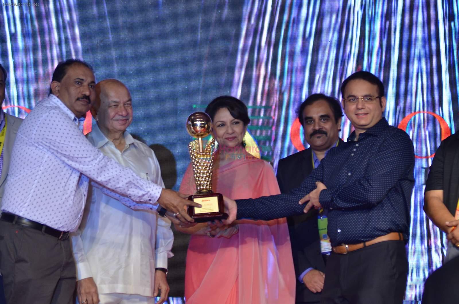 Sharmila Tagore at Globoil awards in Renaissance Powai on 29th Sept 2015