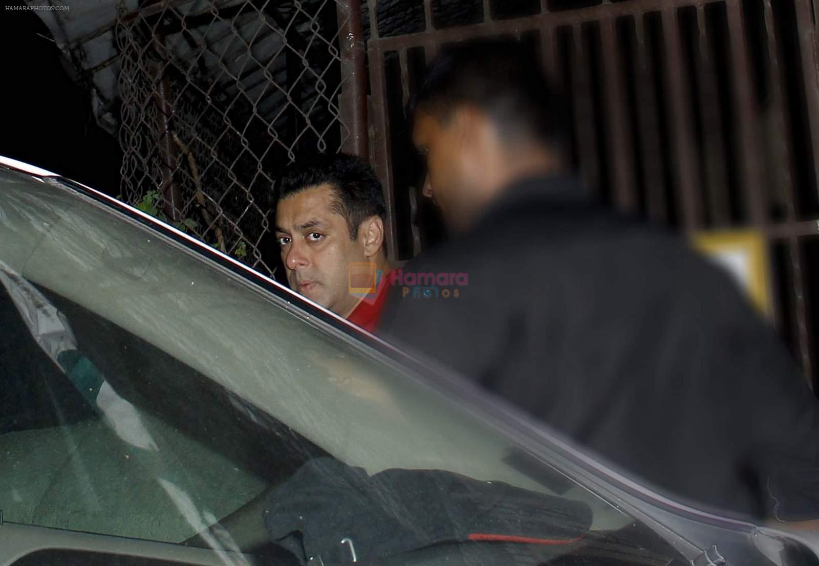 Salman Khan snapped at Arbaaz Khan office in Bandra, Mumbai on 29th Sept 2015
