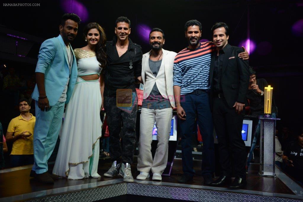 Singh is Bling promotions on the stage of Dance + along with Akshay Kumar and Prabhu Deva