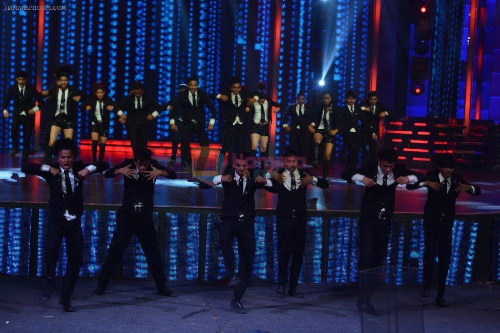 V Company performing on Dance + stage