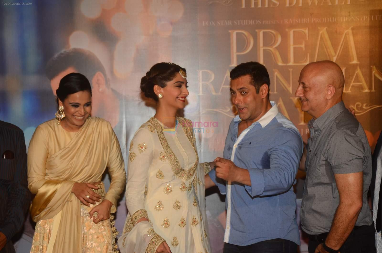 Sonam Kapoor, Salman Khan at Prem Ratan Dhan Payo trailor launch in PVR on 1st Oct 2015