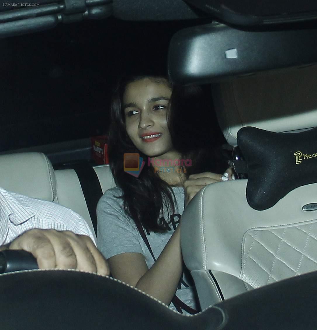 Alia Bhatt snapped at private airport in Kalina on 3rd Oct 2015