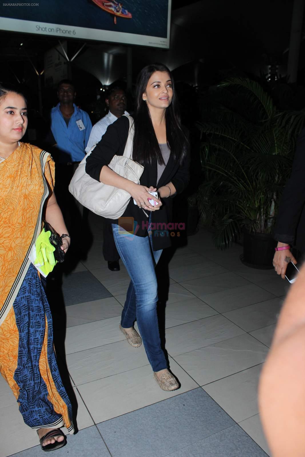 Aishwarya Rai Bachchan return from delhi on 5th Oct 2015