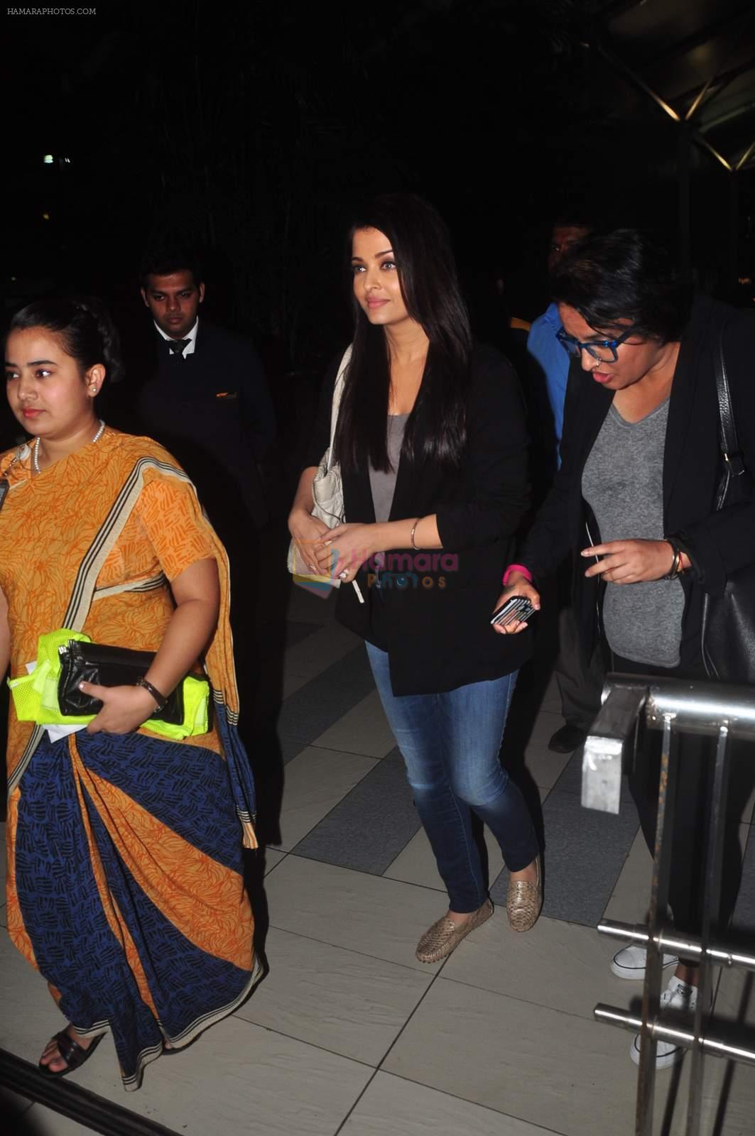 Aishwarya Rai Bachchan return from delhi on 5th Oct 2015
