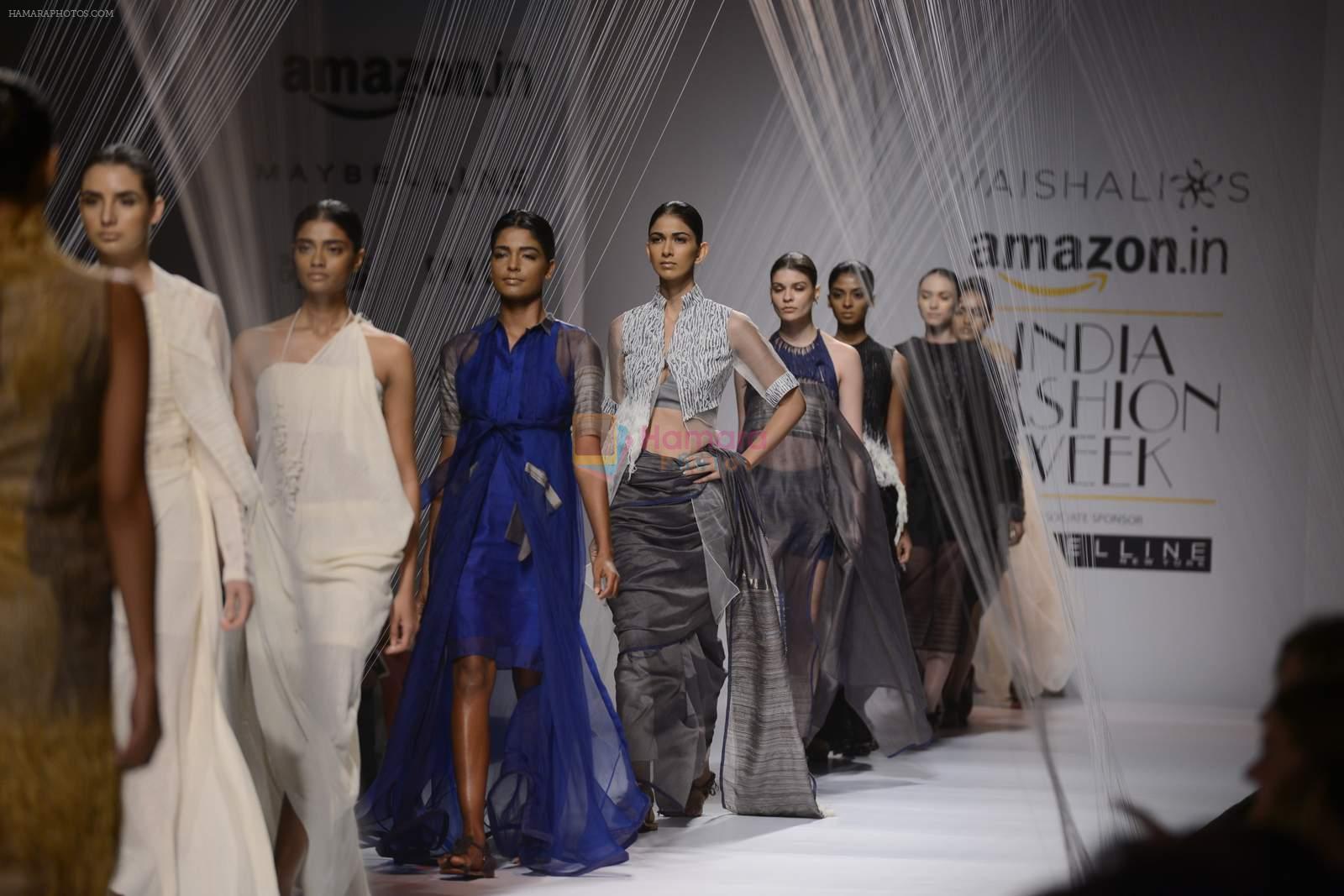 Model walk the ramp for Vaishali S show on day 1 of mazon india fashion week on 7th Oct 2015