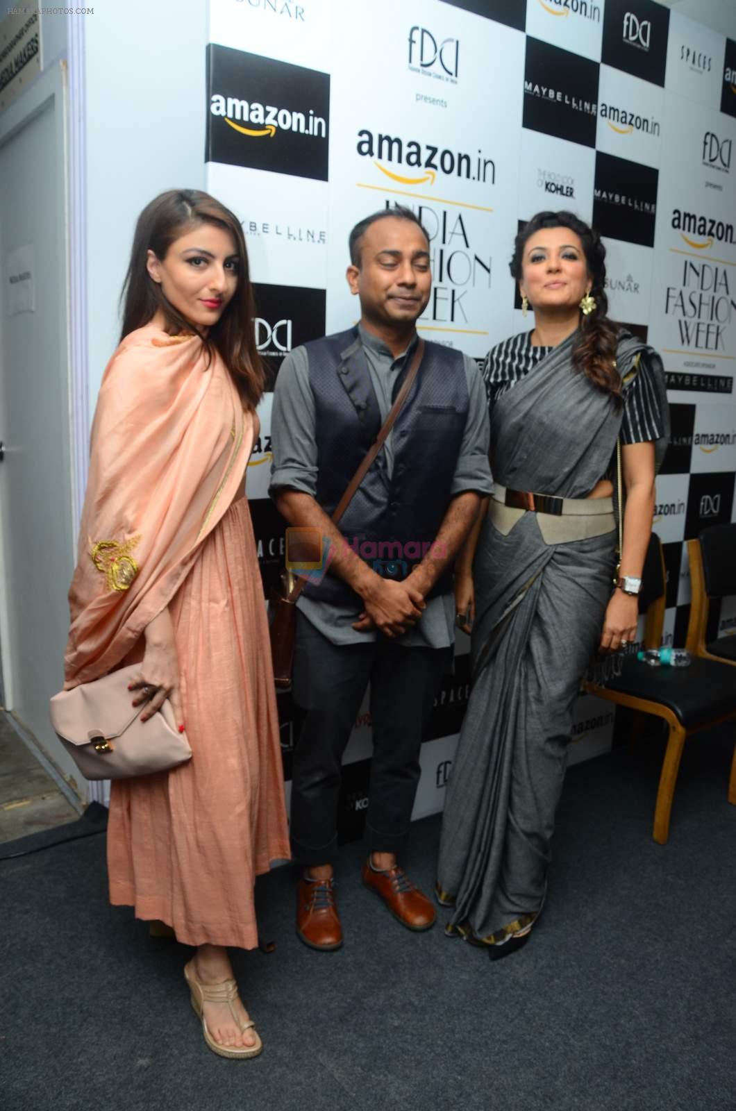 Soha Ali Khan, Mini Mathur on day 1 of Amazon india fashion week on 7th Oct 2015,1