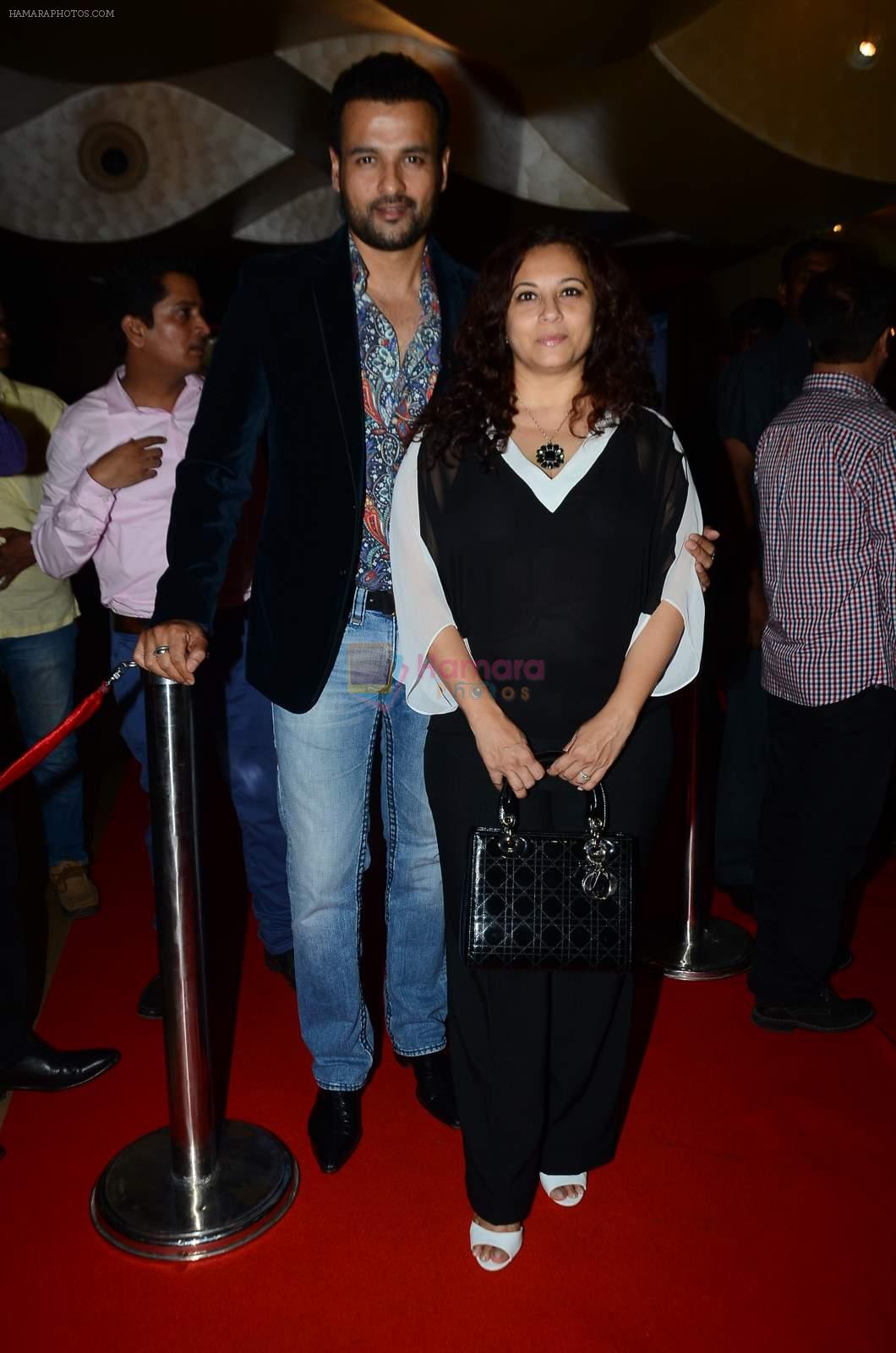 Rohit Roy, Manasi Joshi Roy at Jazbaa premiere on 8th Oct 2015