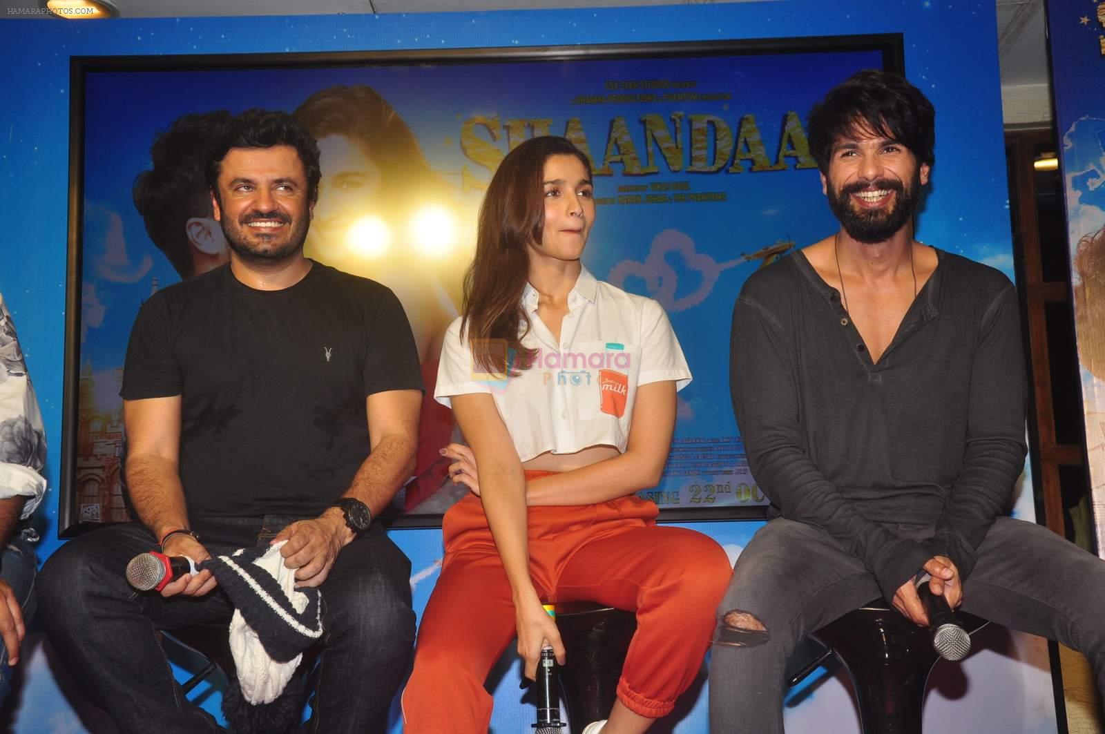 Alia Bhatt, Shahid Kapoor, Vikas Bahl at Shaandaar song launch on 8th Oct 2015