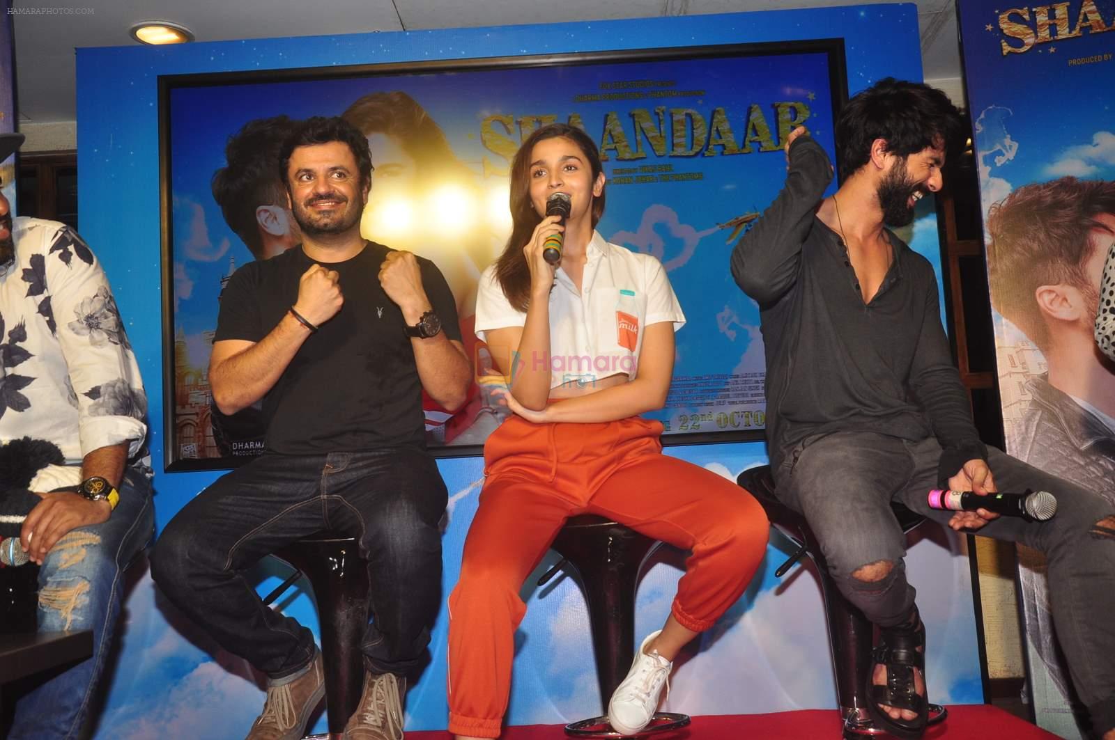 Alia Bhatt, Shahid Kapoor, Vikas Bahl at Shaandaar song launch on 8th Oct 2015