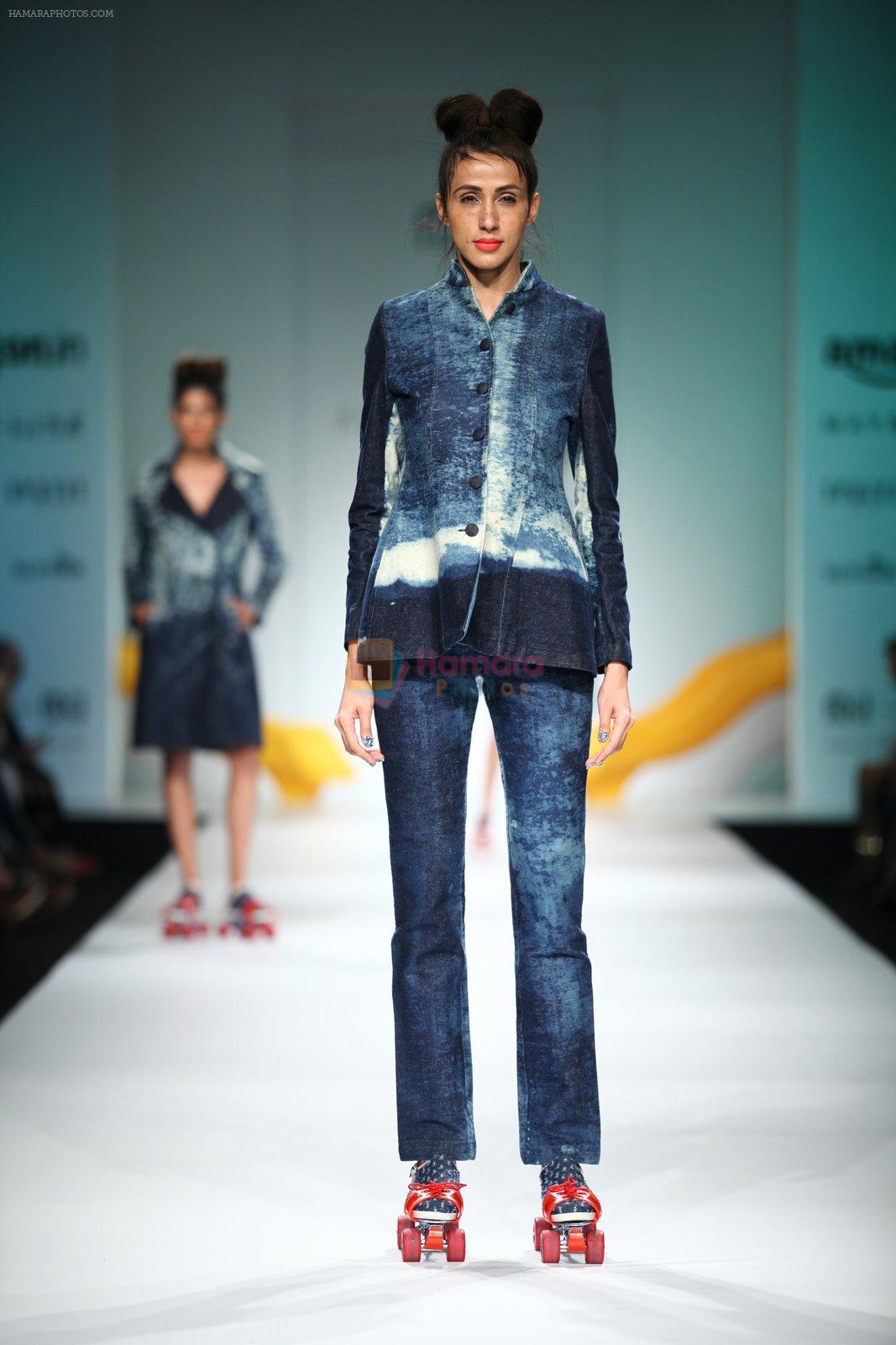Model walk the ramp for Ashish Soni Show at Amazon Fashion Week Day 3 on 9th Oct 2015