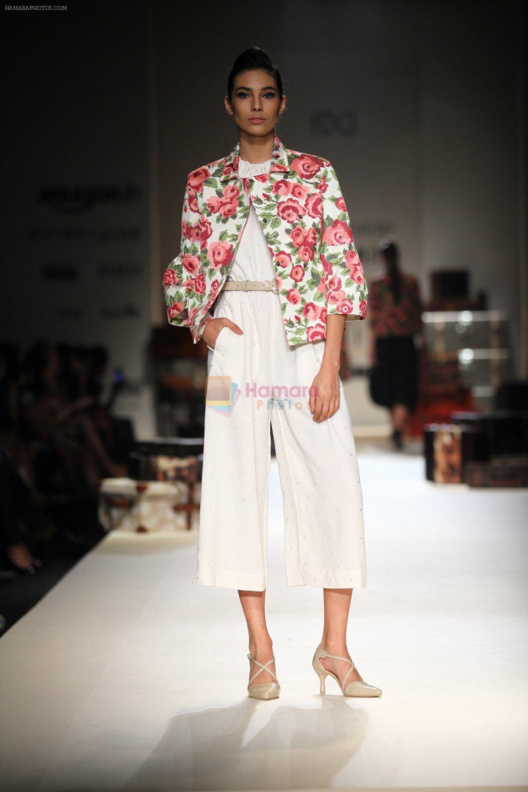 Model walk the ramp for Payal Pratap Show at Amazon Fashion Week Day 3 on 9th Oct 2015