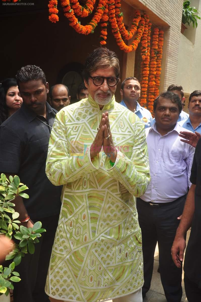 Amitabh Bachchan  celebrates his bday on 10th Oct 2015