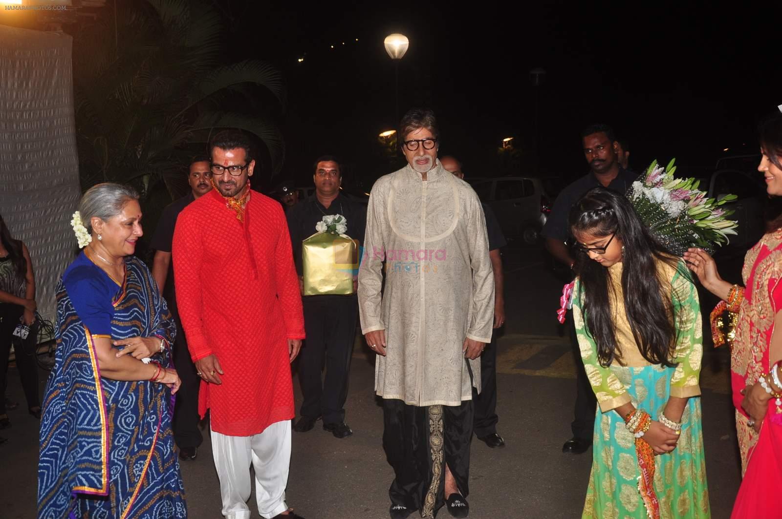 Amitabh Bachchan, Jaya Bachchan at Ronit Roy's bday and mata ki chowki on 10th Oct 2015
