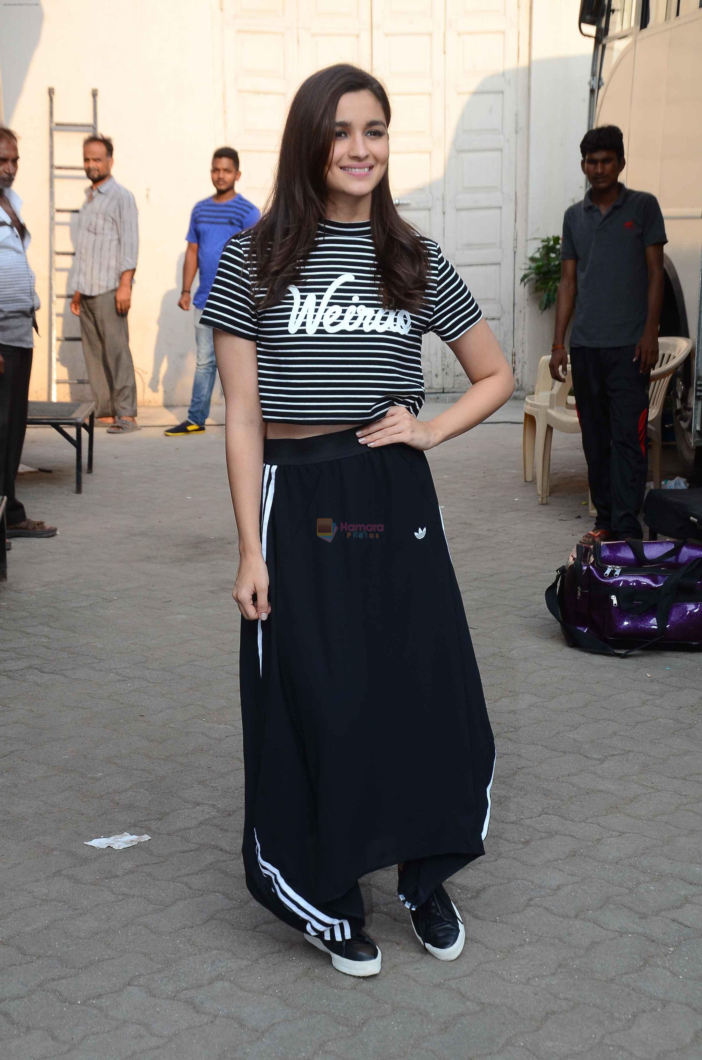 Alia Bhatt at Mehboob Studio on 12th Oct 2015