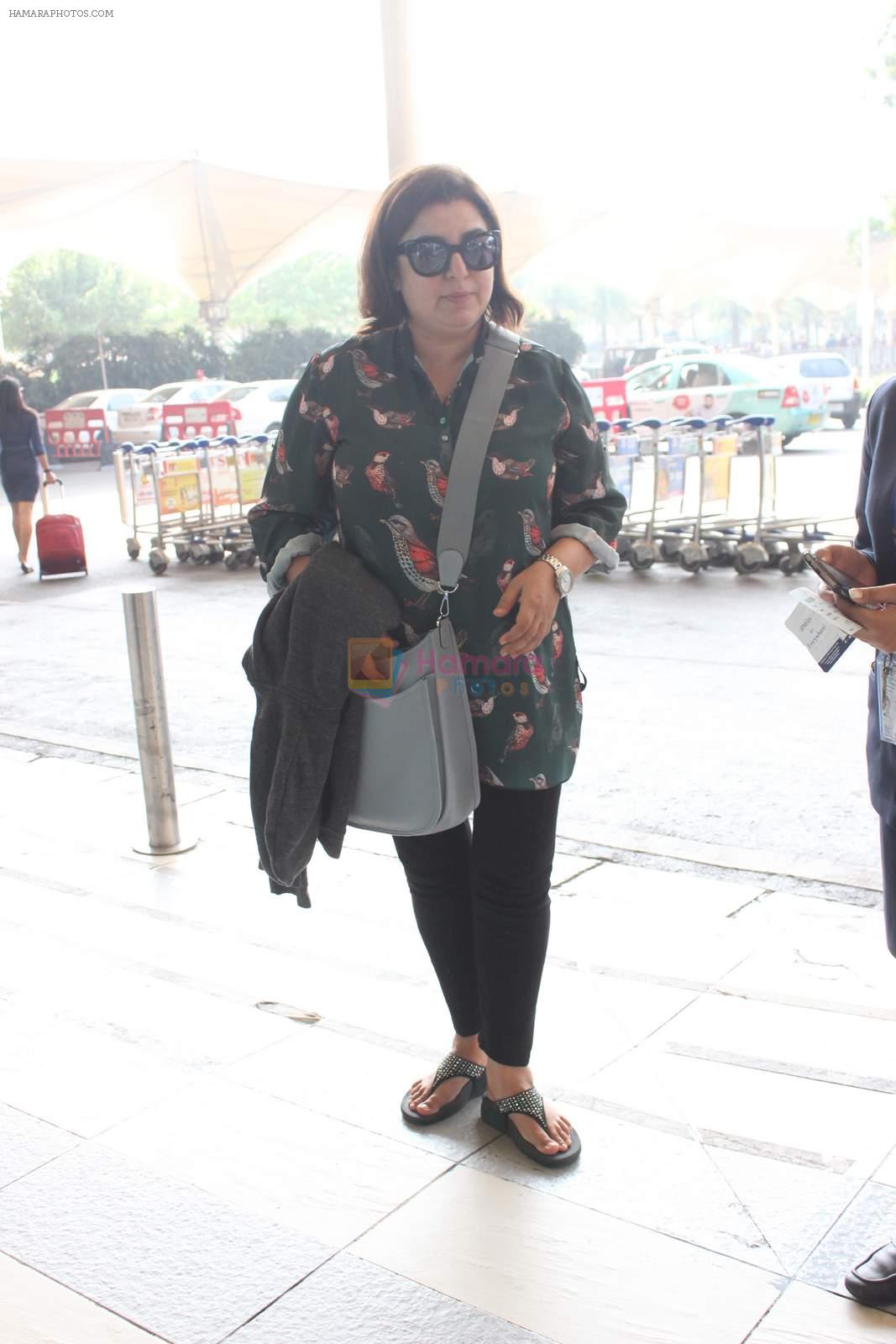 Farah Khan snapped at airport on 14th Oct 2015