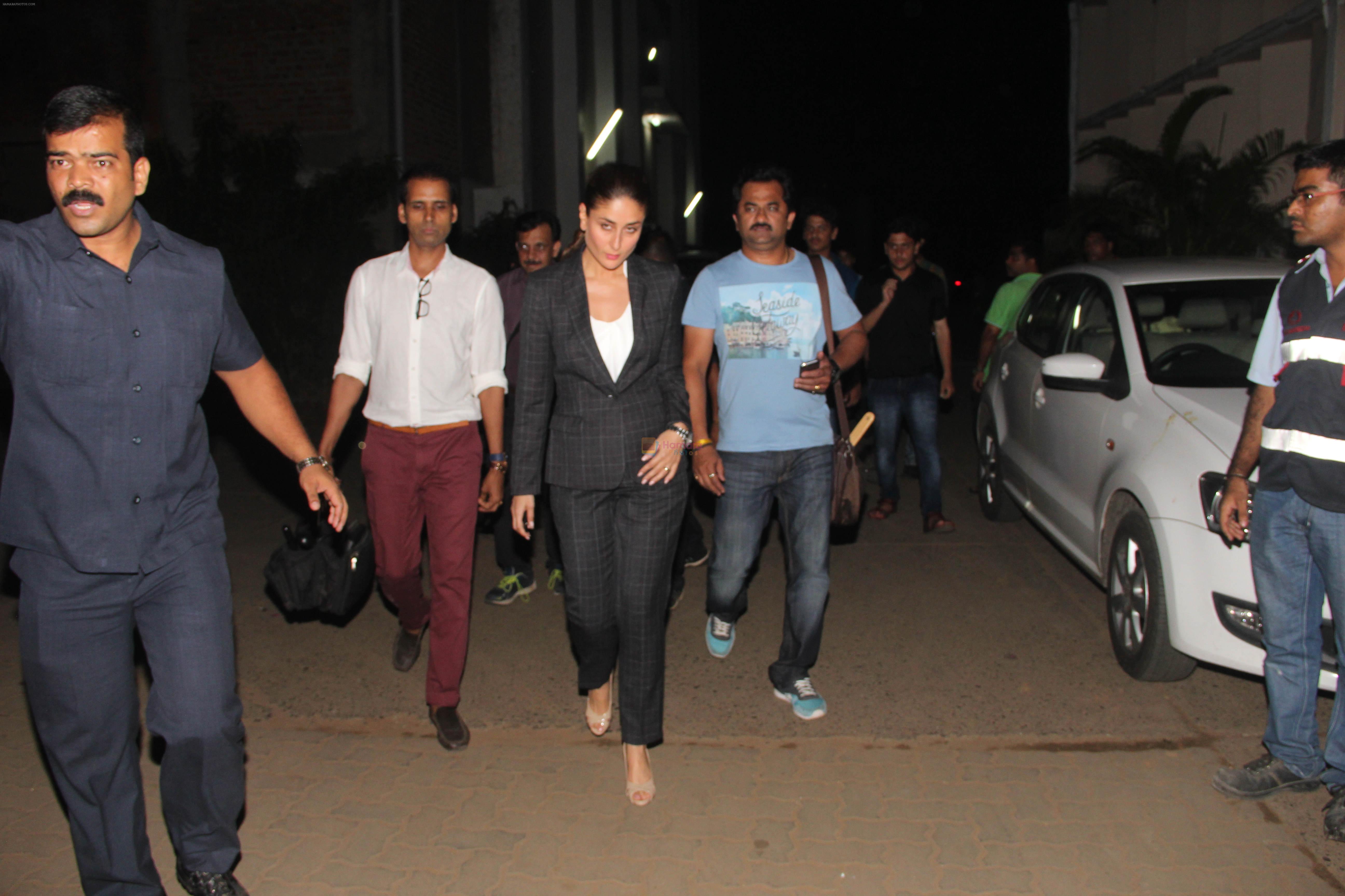 kareena kapoor snapped at mehboob as she shoots for her film on 14th Oct 2015