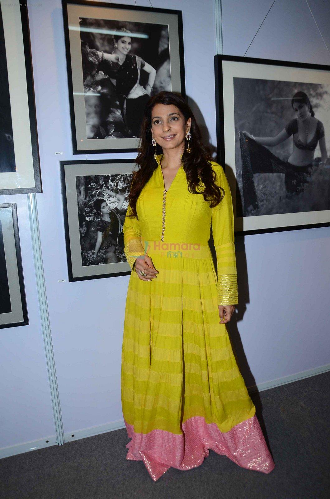 Juhi Chawla at JP Singhal exhibition on 15th Oct 2015