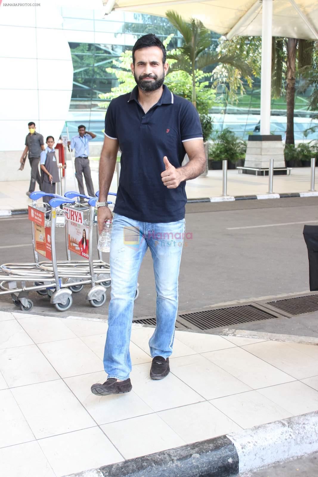 Irfan Pathan snapped at airport on 17th Oct 2015