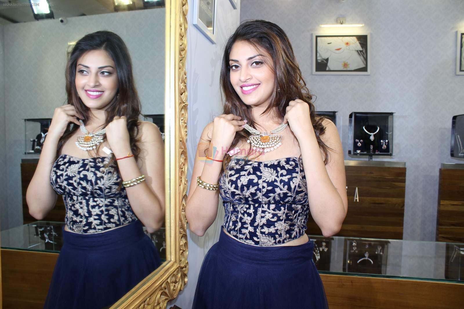 Anushka Ranjan inaugurate Glitter 2015 on 16th Oct 2015