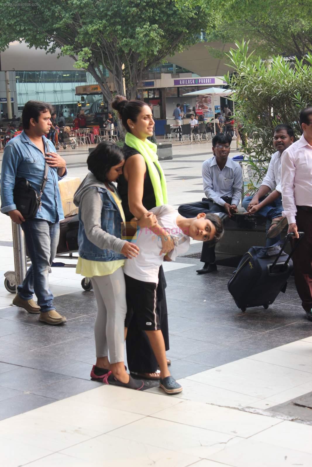 Ram Kapoor with wife and Kids snapped at airport on 18th Oct 2015