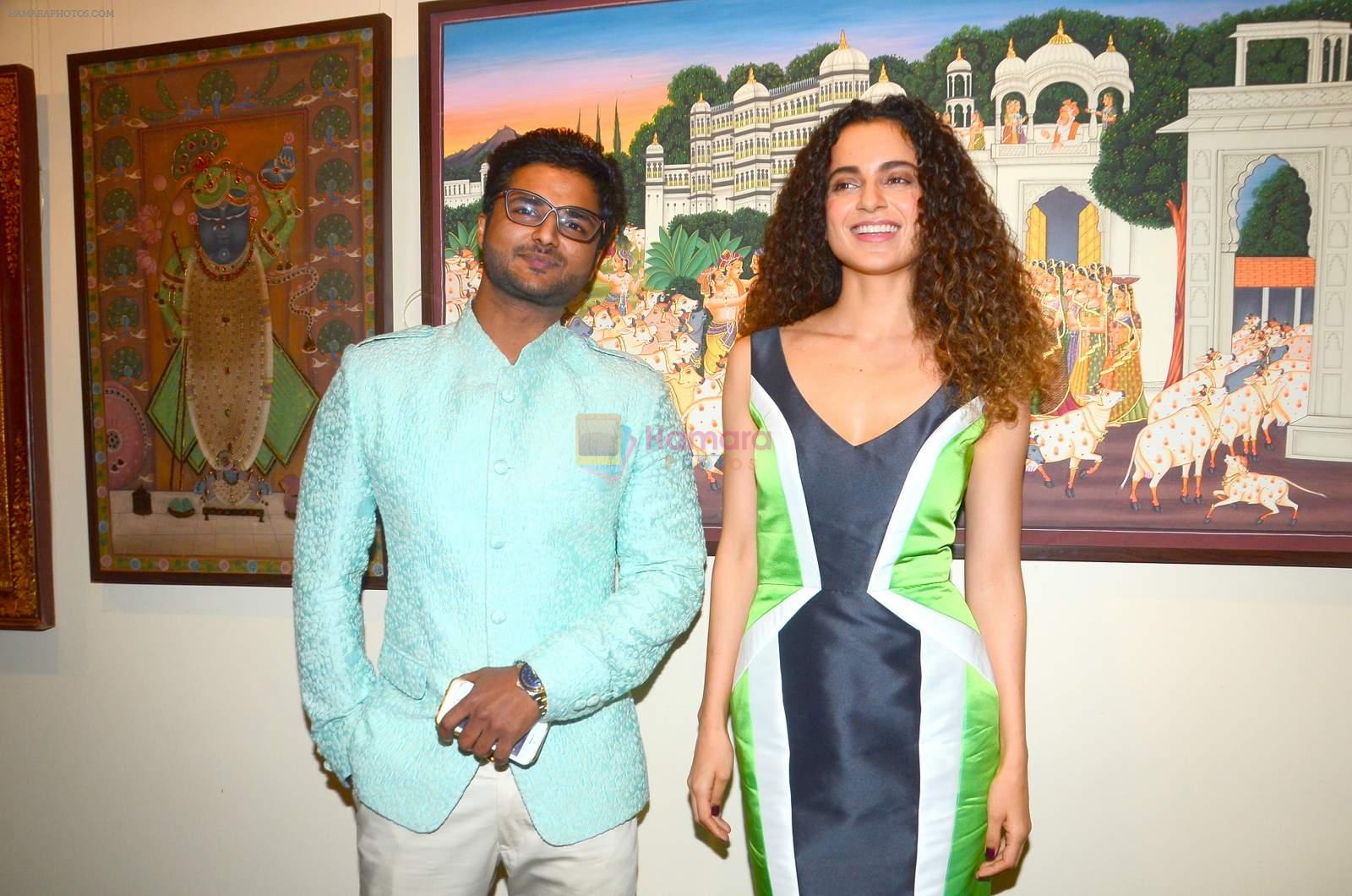 Kangana Ranaut inaugurates Suvigya Sharma's art exhibition in Nariman Point on 18th Oct 2015
